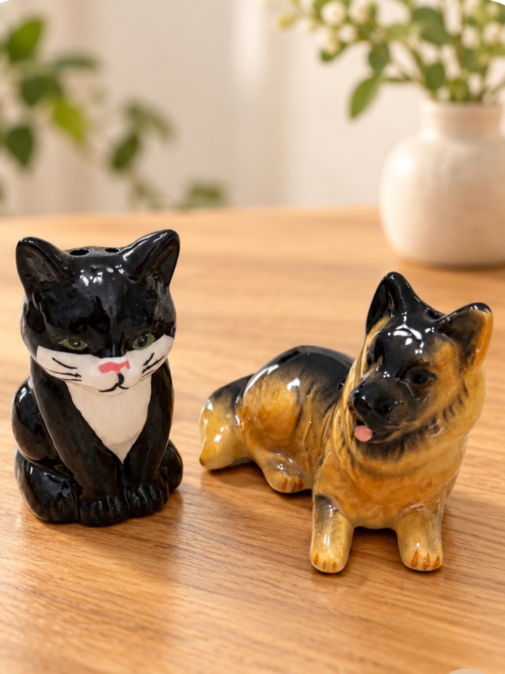 Cracker Barrel Mini Black & Brown Ceramic Cat and Dog Salt & Pepper Shakers